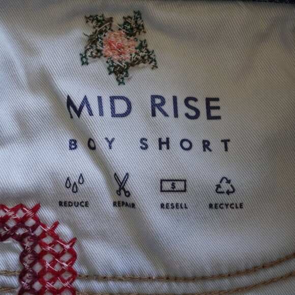Lucky Brand Mid Rise Boyfriend Denim Shorts 12/31 Floral Heart Embroidery - Picture 9 of 13